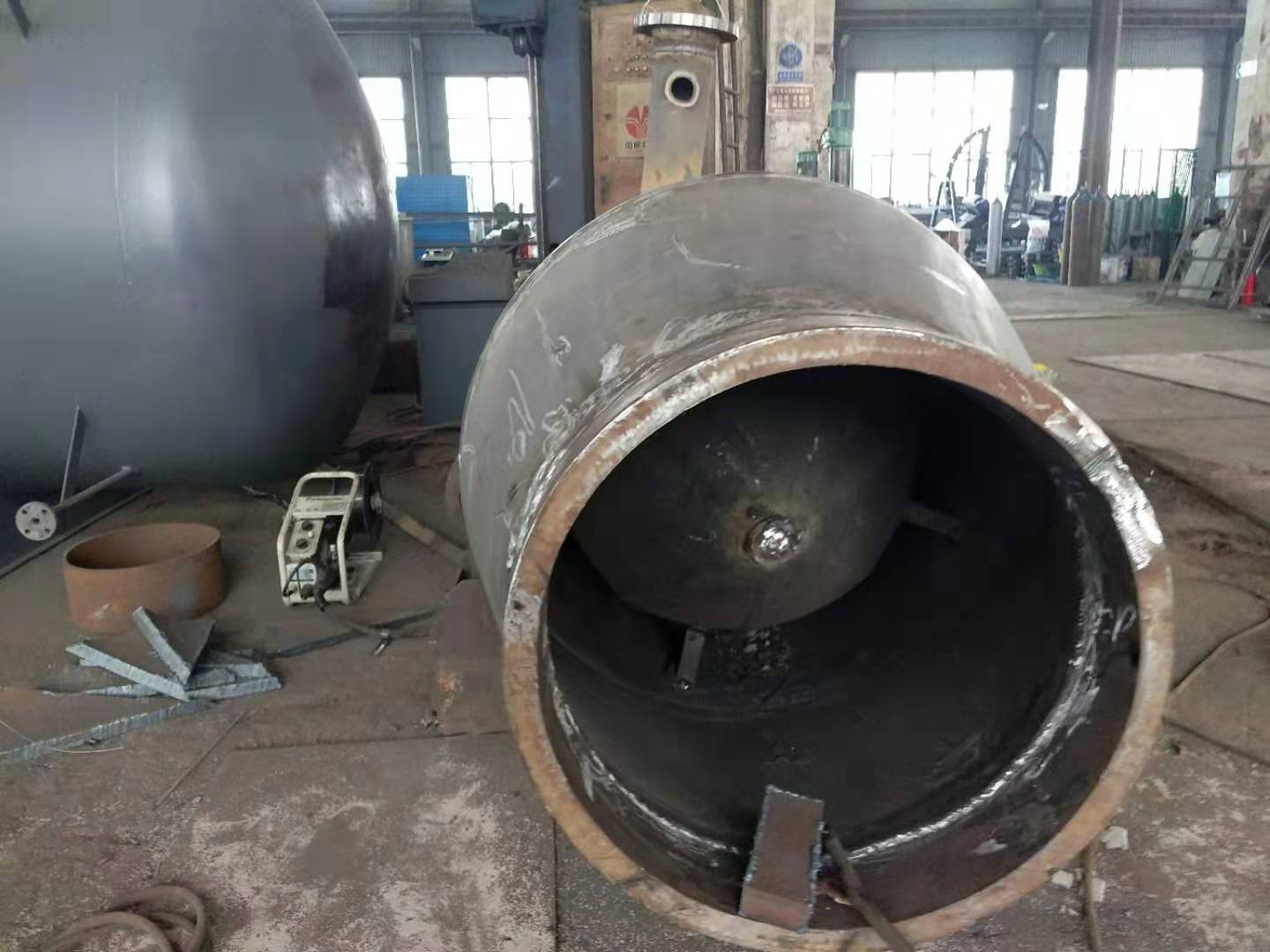 集粒器屬于吹管消聲器匹配設(shè)備，集粒器也被稱為集渣器。